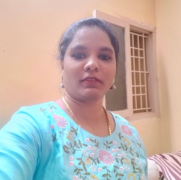 Meet your Posher, Janet - Picture 1 of 1